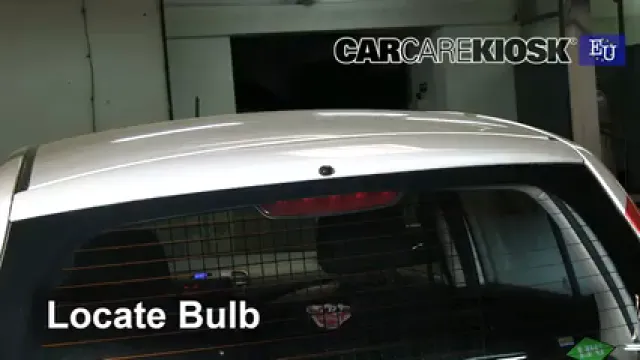 2012 Hyundai i10 Era 1.1L 4 Cyl. Éclairage Feu de freinage central (remplacer l'ampoule)